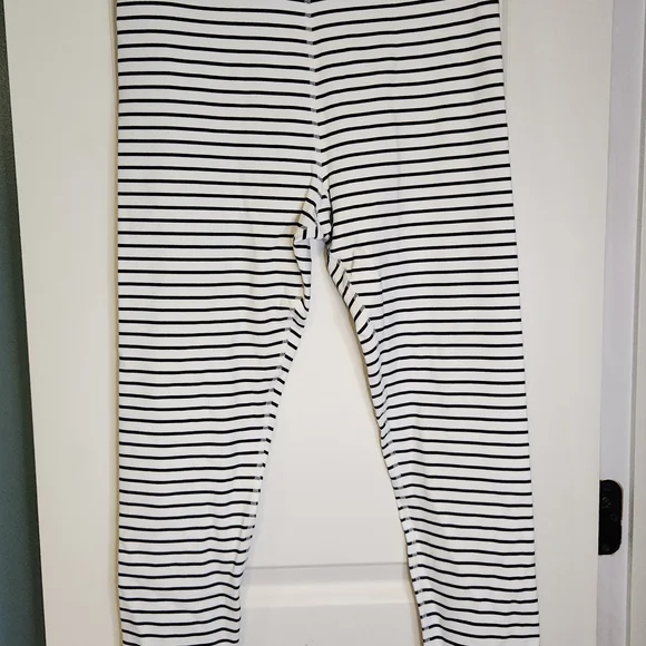 Glyder Black and White Striped Leggings - Picture 2 of 3